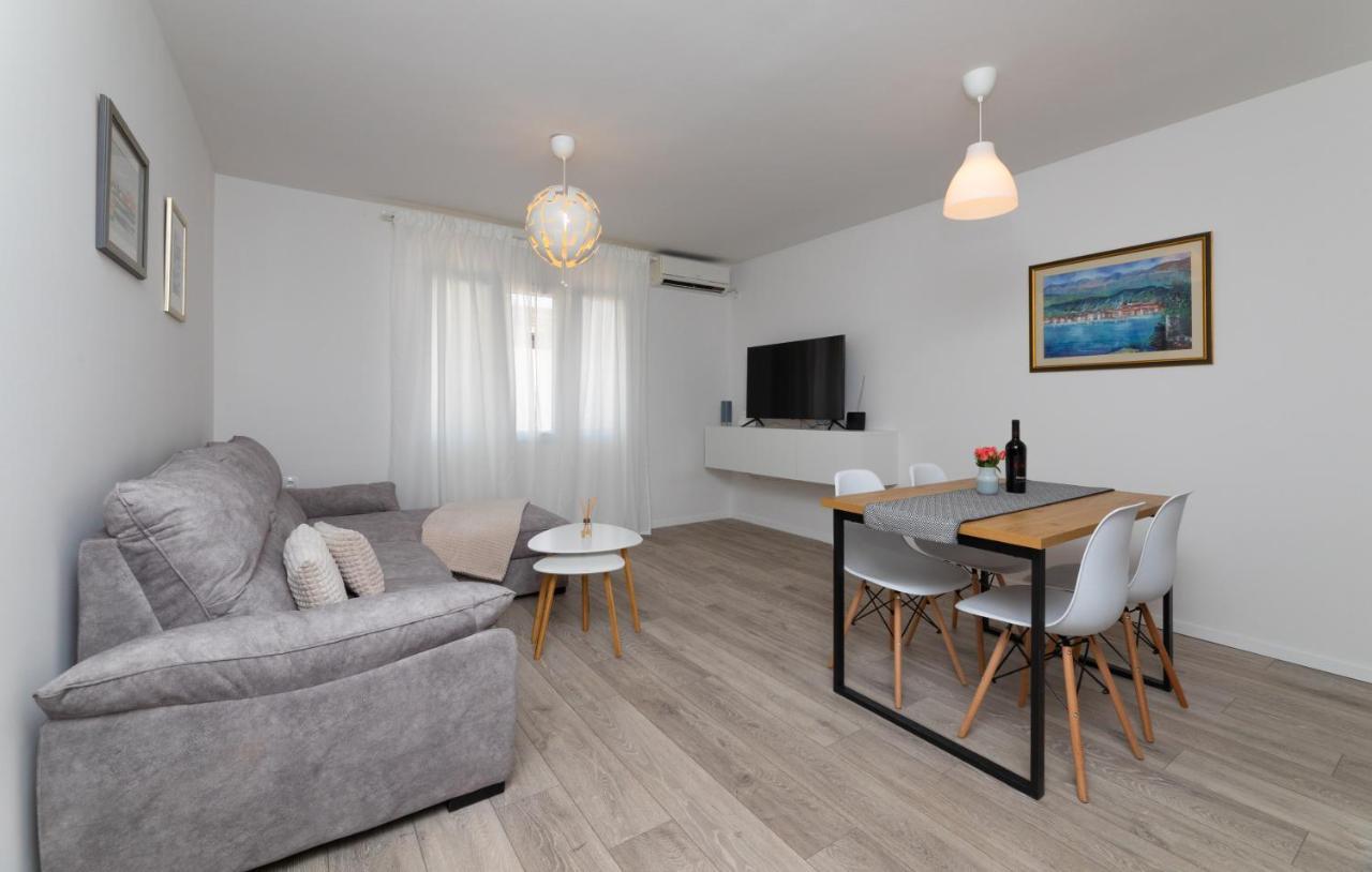 Two Flowers Luxury Supetar