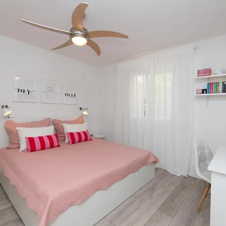 Two Flowers Luxury Apartment Supetar Exterior foto
