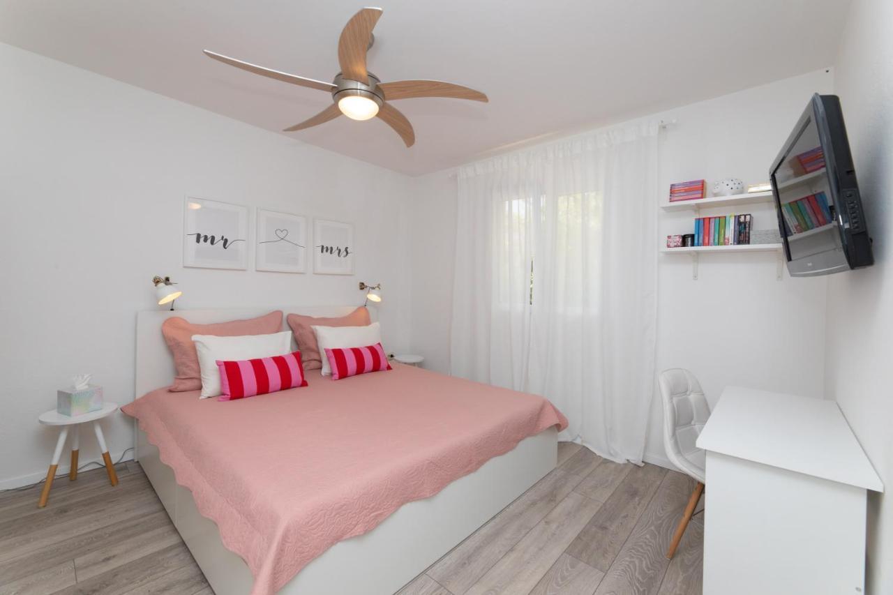Two Flowers Luxury Apartment *