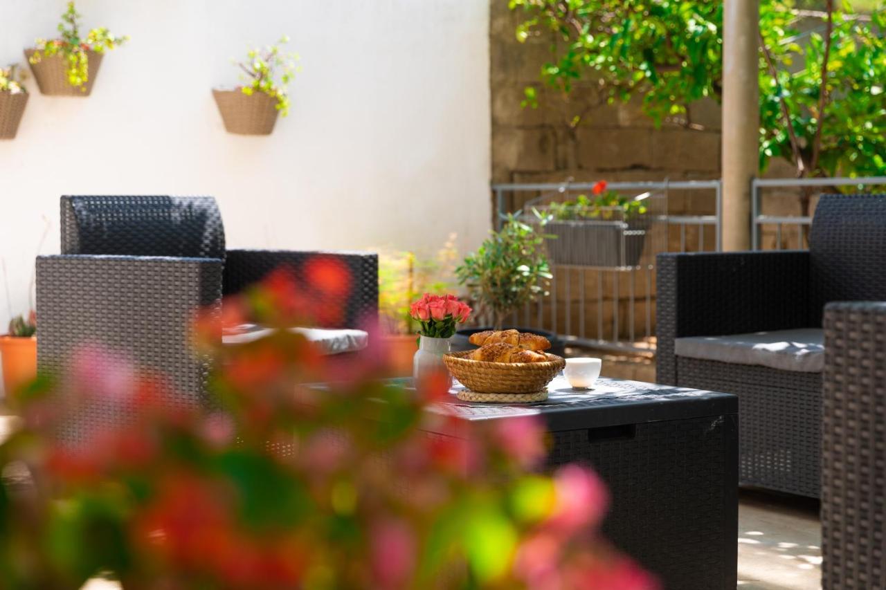 Two Flowers Luxury Apartment *