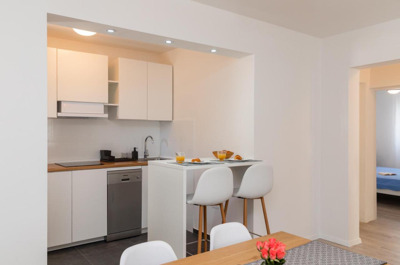 Two Flowers Luxury Apartment