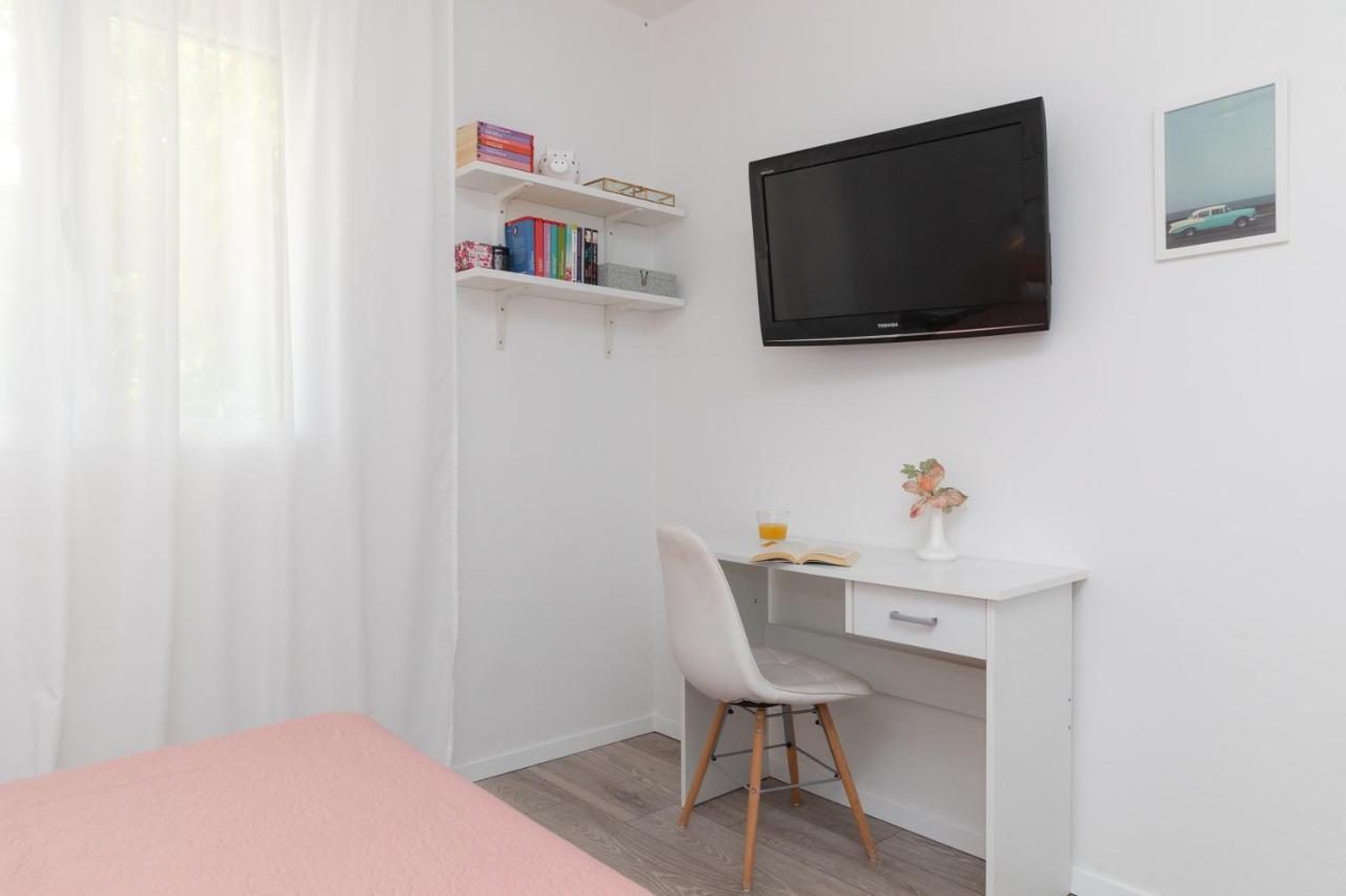 Two Flowers Luxury Apartment